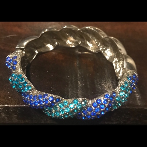 Meghan LA crystal bangle bracelet - Picture 2 of 5